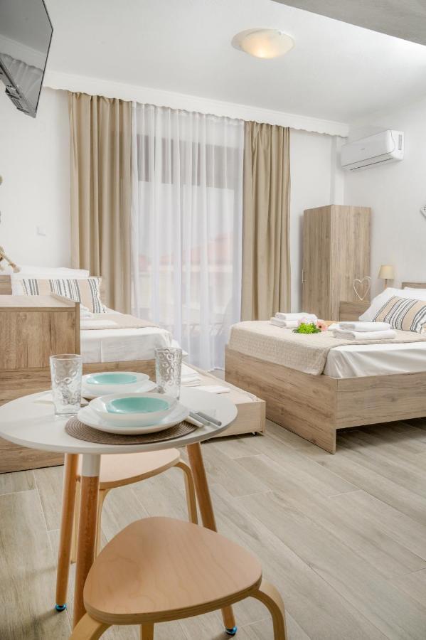 Sand Rooms To Let Nea Roda Exterior foto